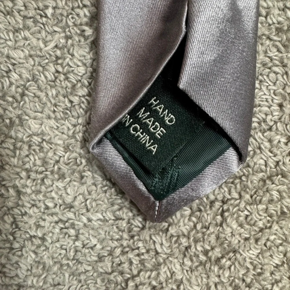 Lauren Ralph Lauren Mens Silk Necktie Solid Silver Grey Satin Hand Made RN41381